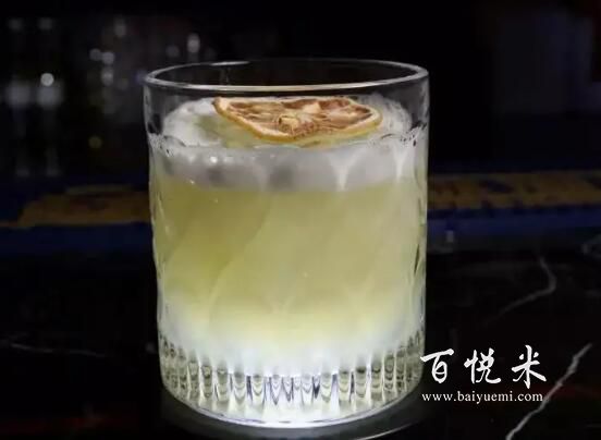 六款必喝的經(jīng)典雞尾酒，是用最重要的基酒調(diào)的